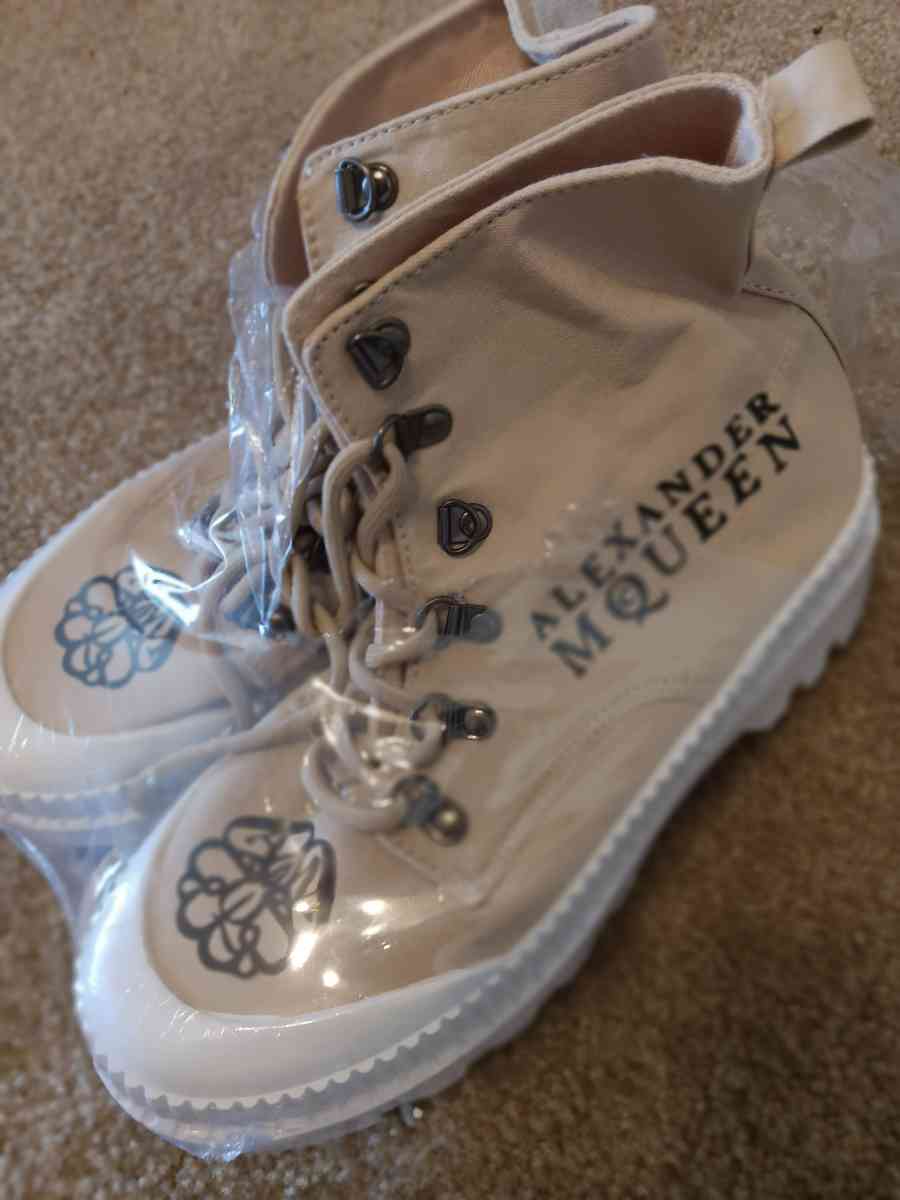 vinyl custom printed womens shoes size 10 - Saint Louis, Missouri