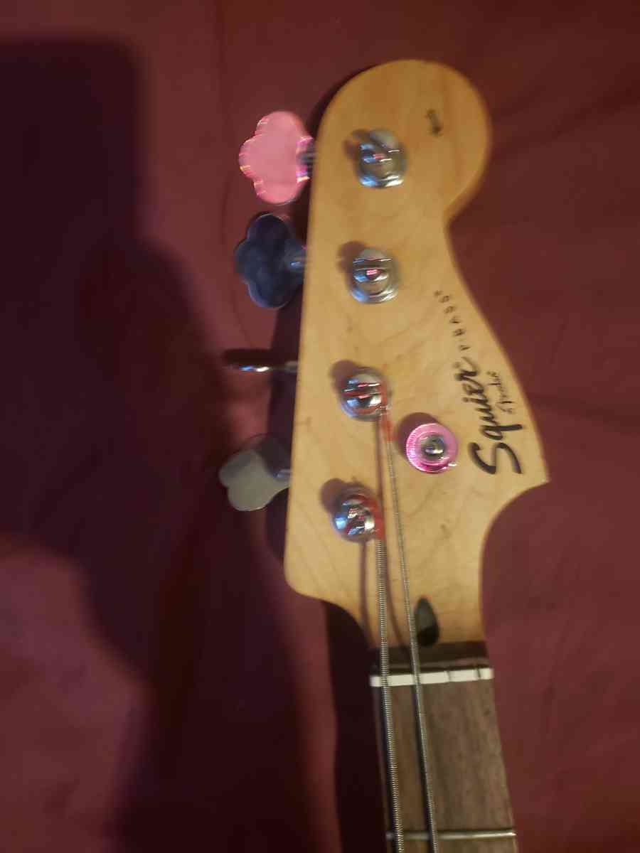 Squire electric bass guitar - Marion, Indiana - FleaMarketBay