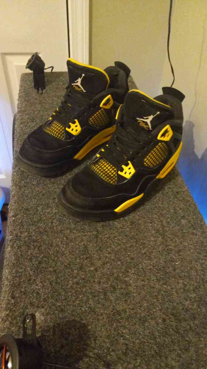 jordans 4 - Attleboro, Massachusetts