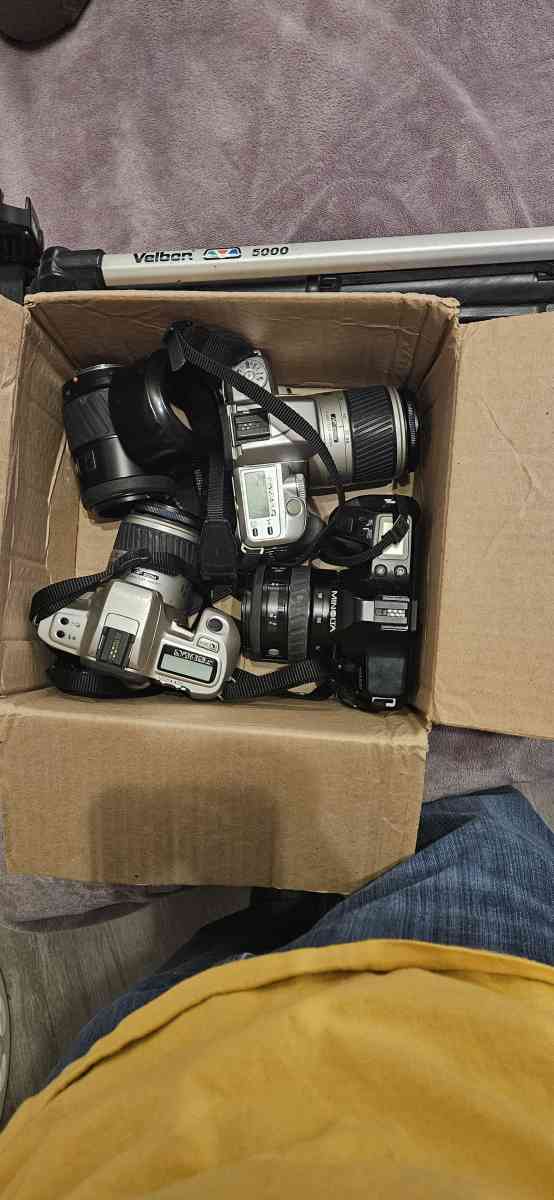 cameras and a tripod - Cherokee, North Carolina - FleaMarketBay