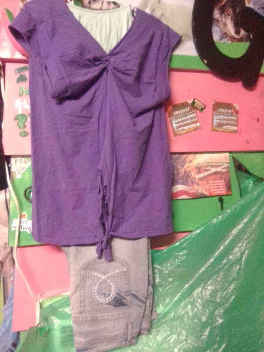 multiple womens sets   hoodies and other womens apparel - Alexander, North Carolina - FleaMarketBay