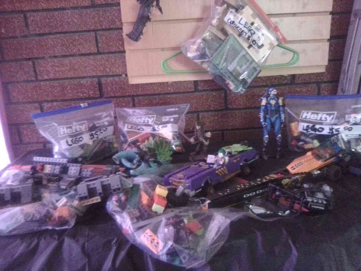 LEGO sets figurens and toys and collectibles - Asheville, North Carolina - FleaMarketBay