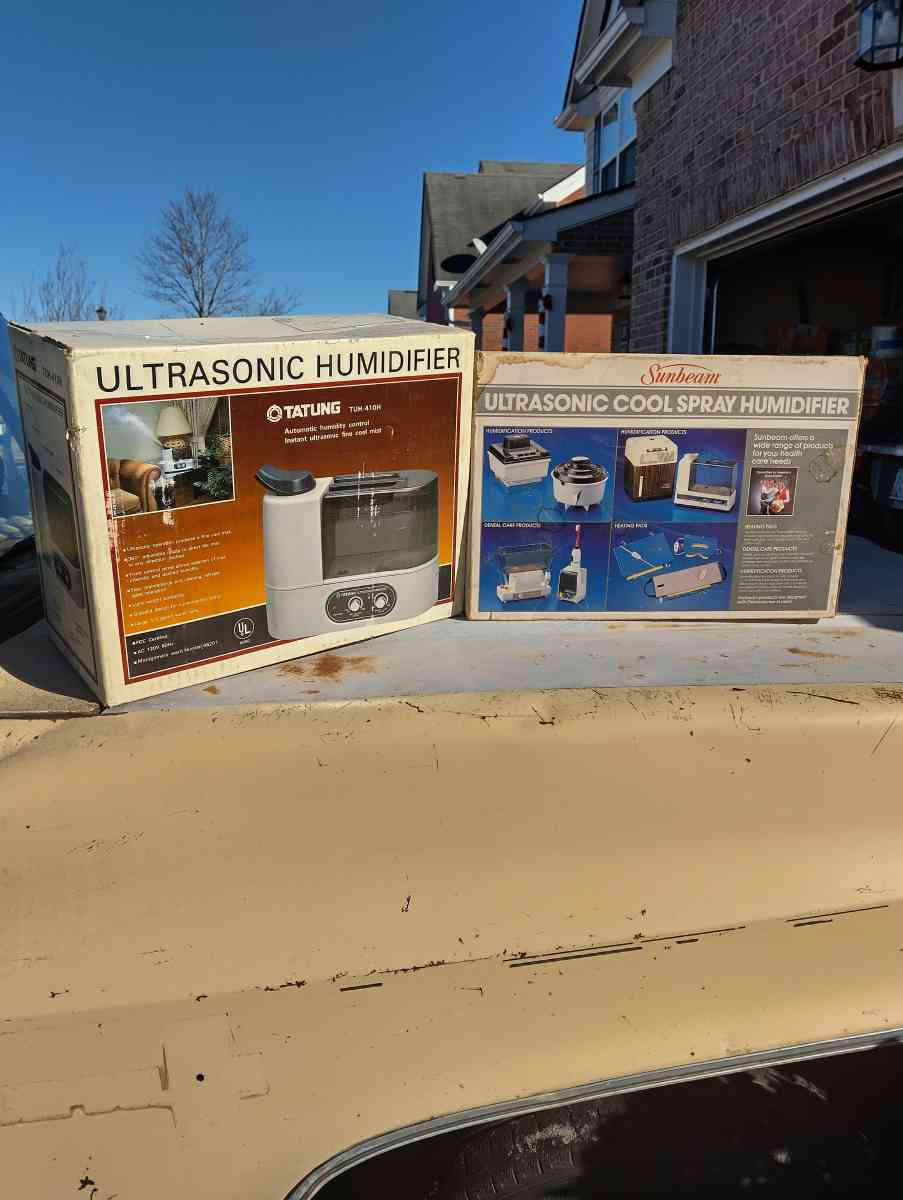 2 Humidifiers new never used - Mcdonough, Georgia