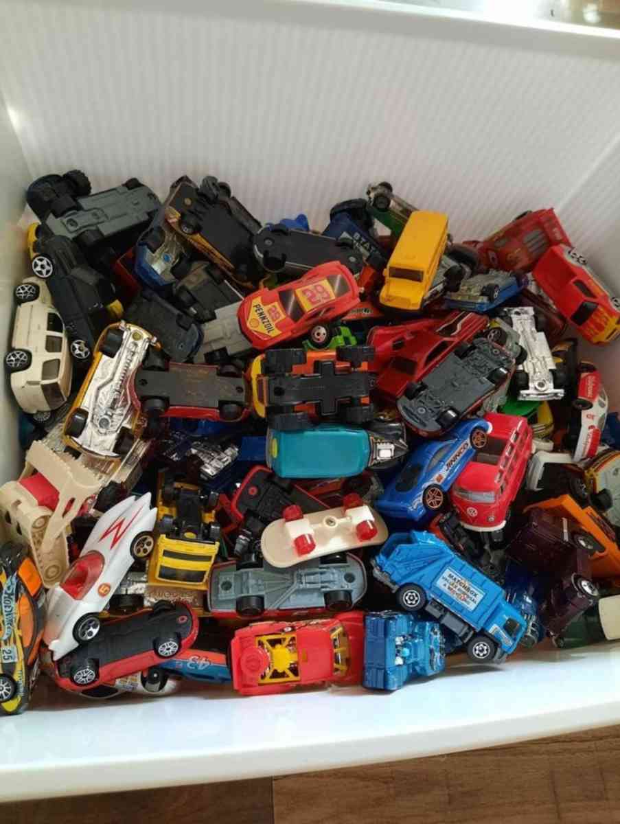 LOT Of OVER 180 HotwheelsMatchbox Cars - Southmont, North Carolina - FleaMarketBay