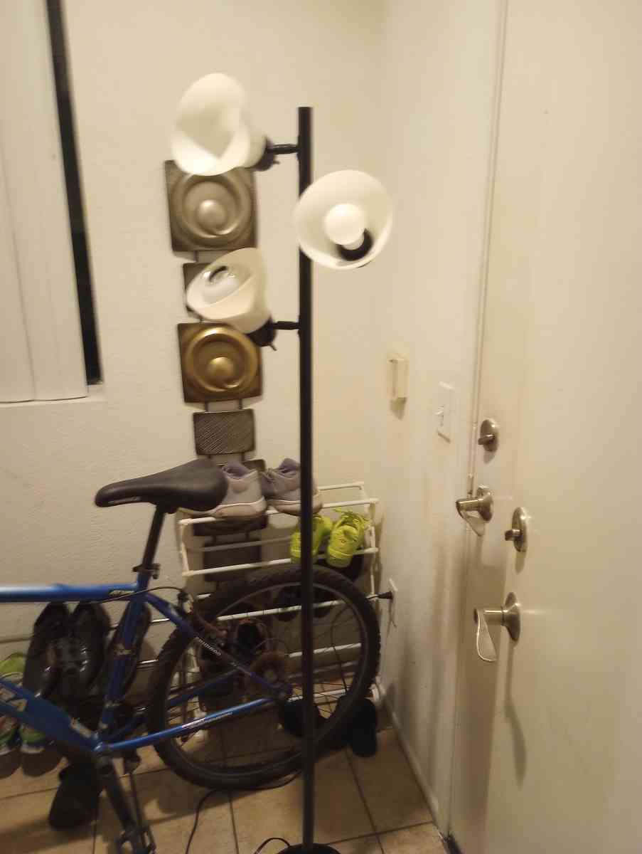 lamp like new - Alicia, Arkansas - FleaMarketBay