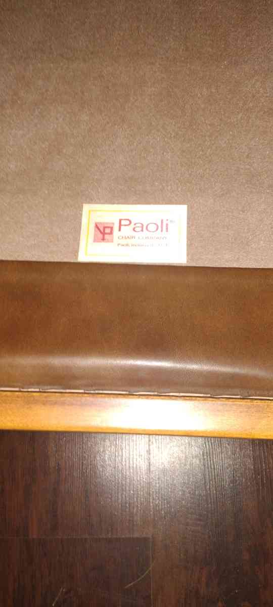paoli brown leather armchair - Pasco, Washington - FleaMarketBay
