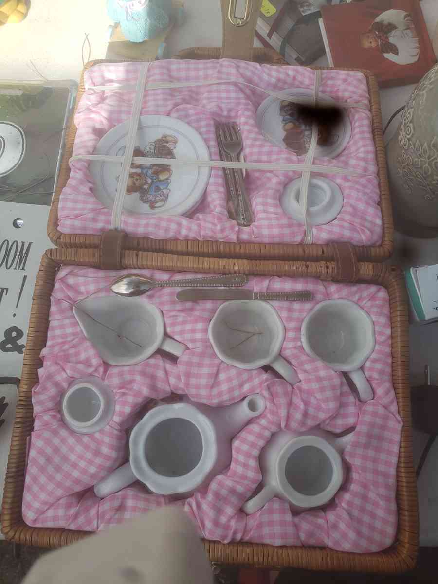 antiques collectables model cars knives dolls clothes shoes - Tucson, Arizona - FleaMarketBay