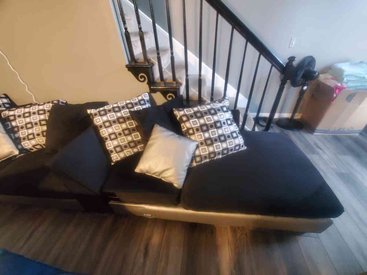 Linzy chaise sofa 110 in wide - High Point, North Carolina - FleaMarketBay