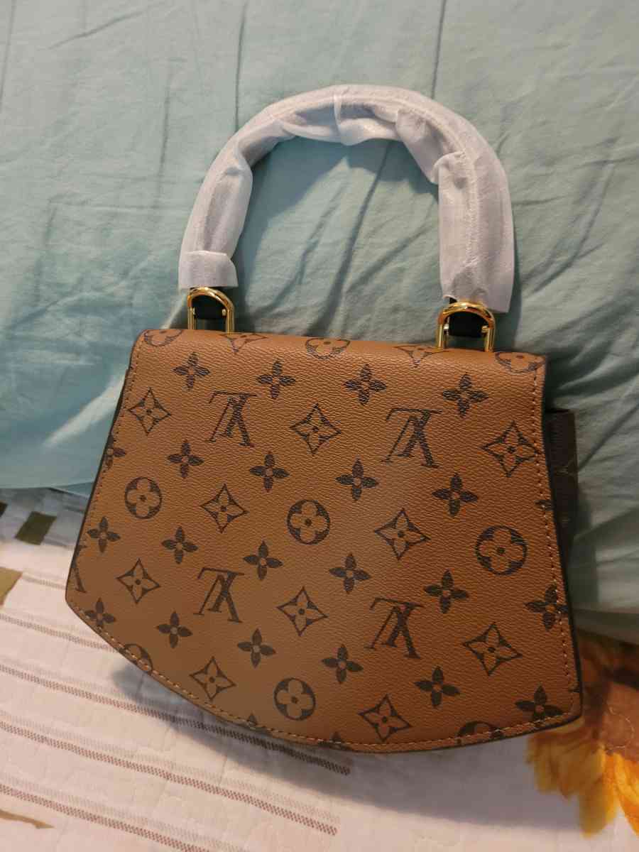 purses - Snellville, Georgia - FleaMarketBay