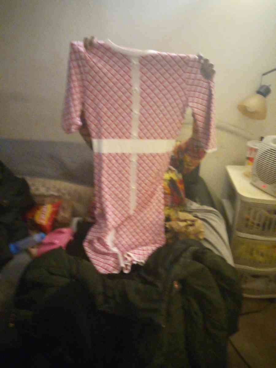 I Dont any clothes - Adairsville, Georgia