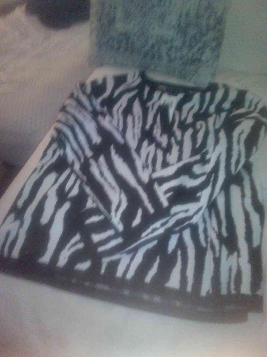 zebra sweater - Casselberry, Florida - FleaMarketBay