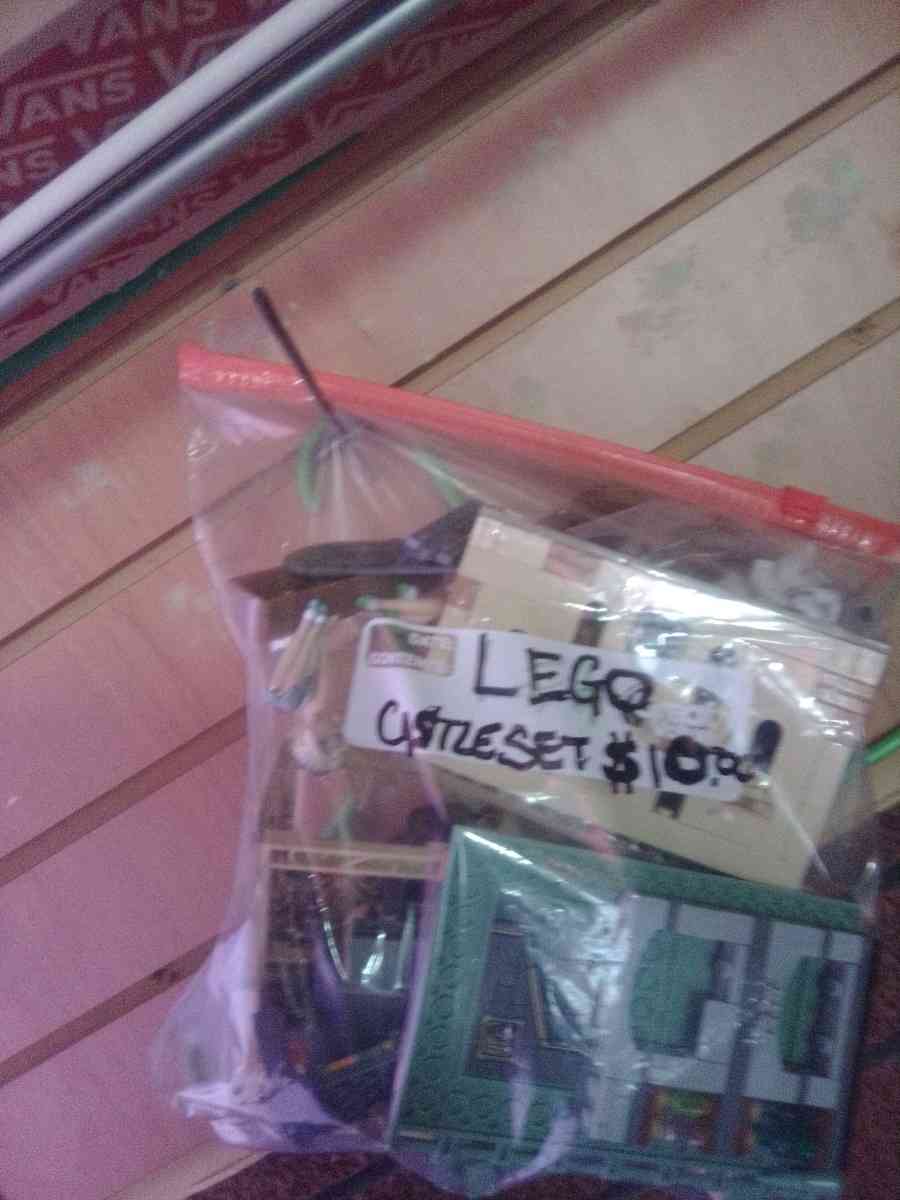 LEGO sets figurens and toys and collectibles - Asheville, North Carolina