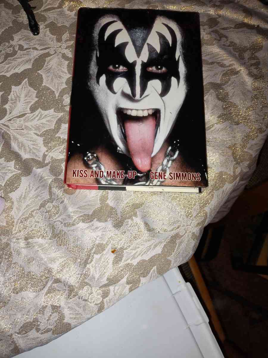 5 peace kiss set - Ridley Park, Pennsylvania - FleaMarketBay