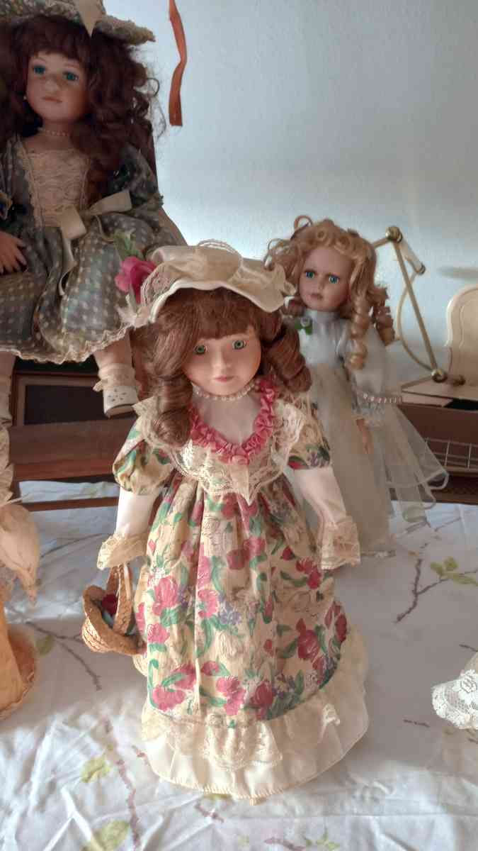 porcelain dolls - Alamo, Indiana - FleaMarketBay