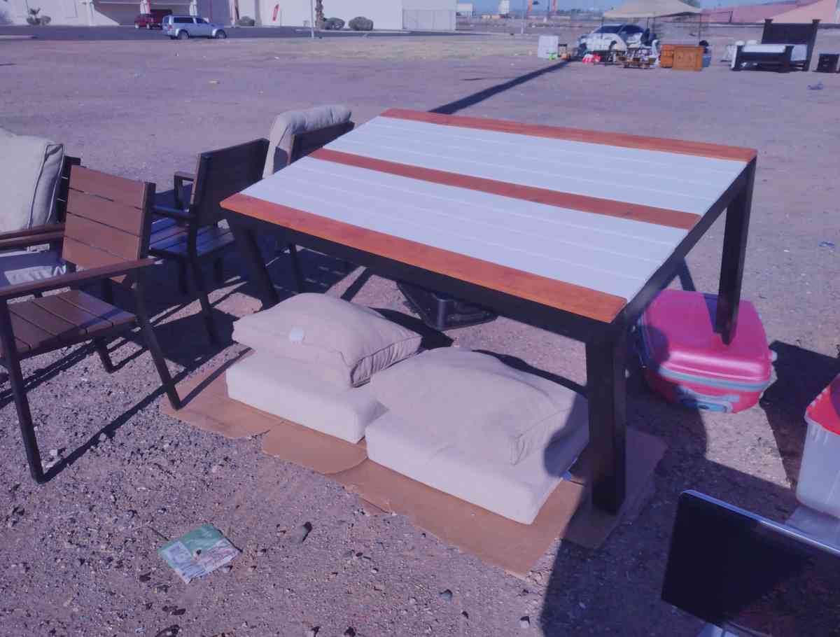 yard sale Staples parking lot on 43rd avenue and Camelback - Phoenix, Arizona - FleaMarketBay