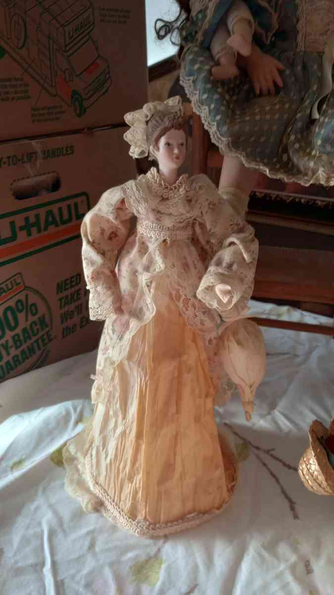 porcelain dolls - Alamo, Indiana - FleaMarketBay