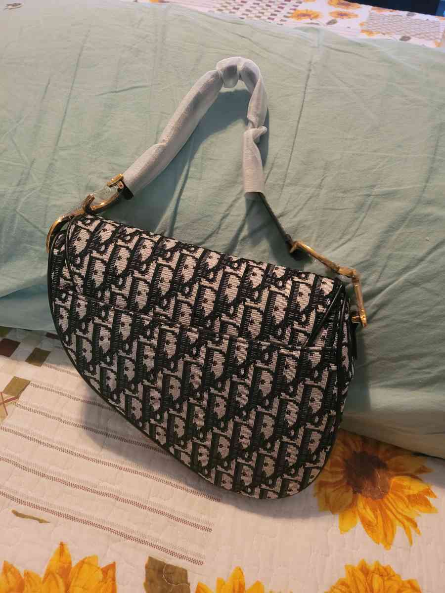 purses - Snellville, Georgia - FleaMarketBay