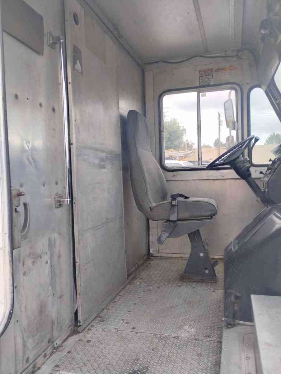 1987 GMC 18 feet long stepvan - Adelanto, California - FleaMarketBay