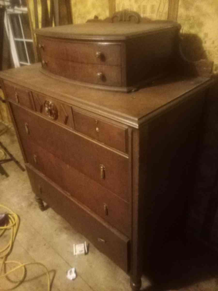 chest - Fairfield, Ohio - FleaMarketBay