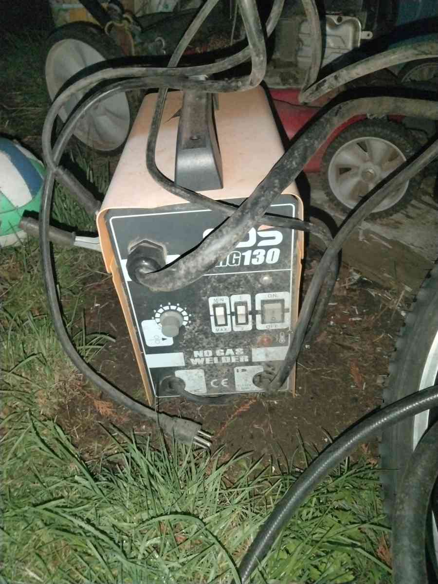 MIG 130 Welder Flux Core Wire Automatic Feed Welding Ma - Ferndale, Washington - FleaMarketBay