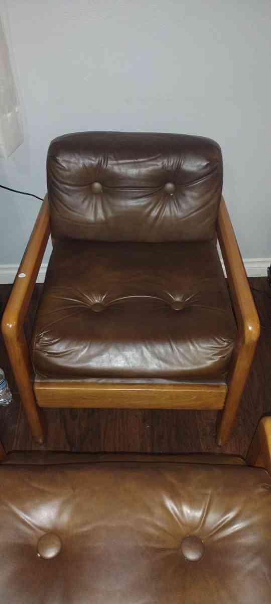 paoli brown leather armchair - Pasco, Washington