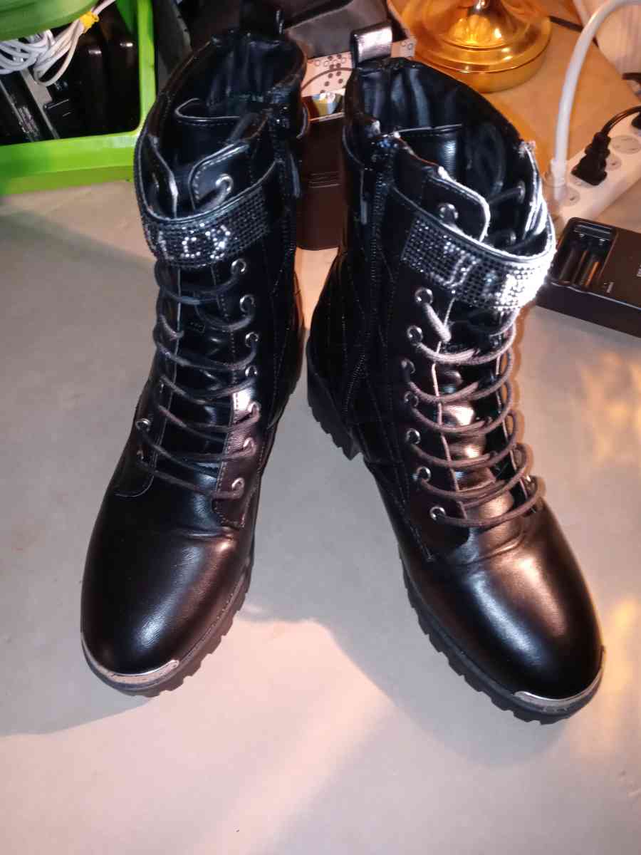 Juicy Couture Womens Opal Black Quilted Combat Boots 8half - Dayton, Ohio - FleaMarketBay