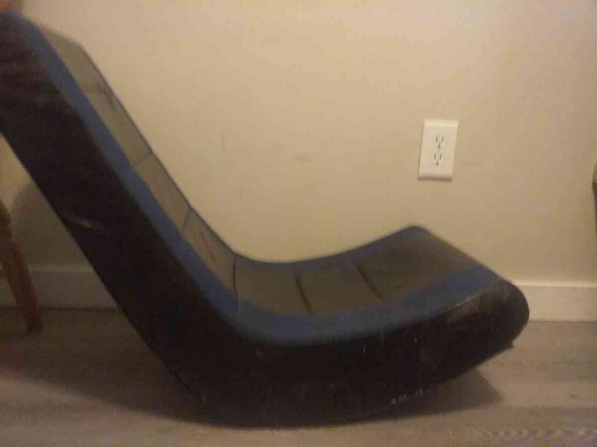 rocker gaming chair - Indianapolis, Indiana - FleaMarketBay