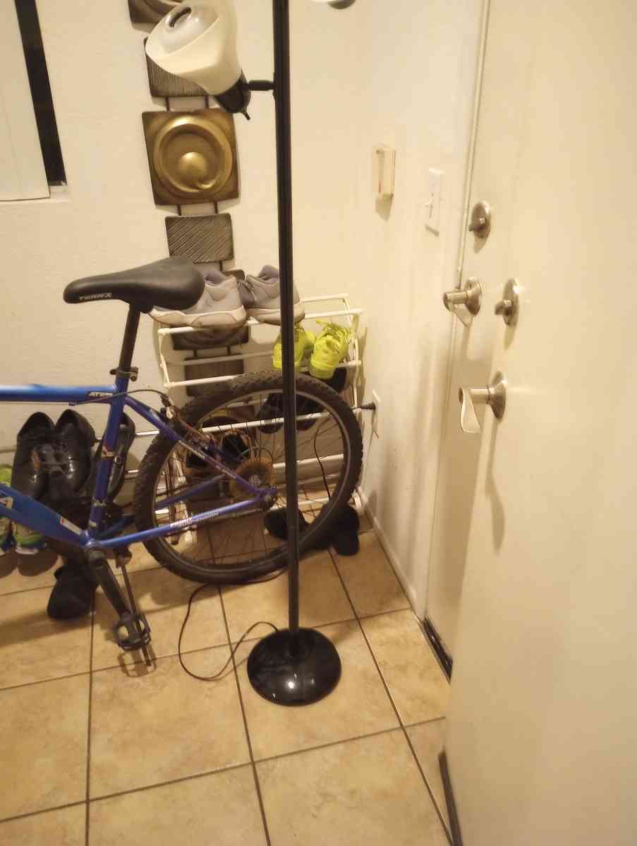 lamp like new - Alicia, Arkansas - FleaMarketBay