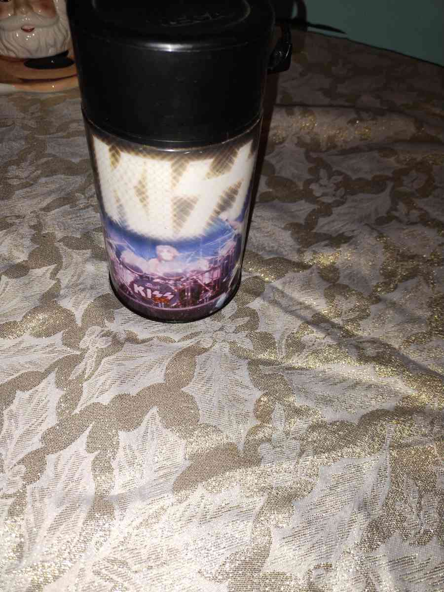 5 peace kiss set - Ridley Park, Pennsylvania - FleaMarketBay