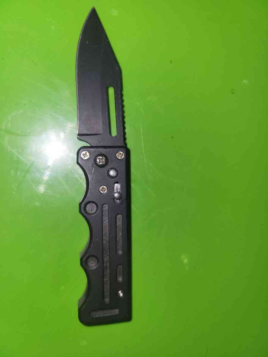 automatic pocket knife