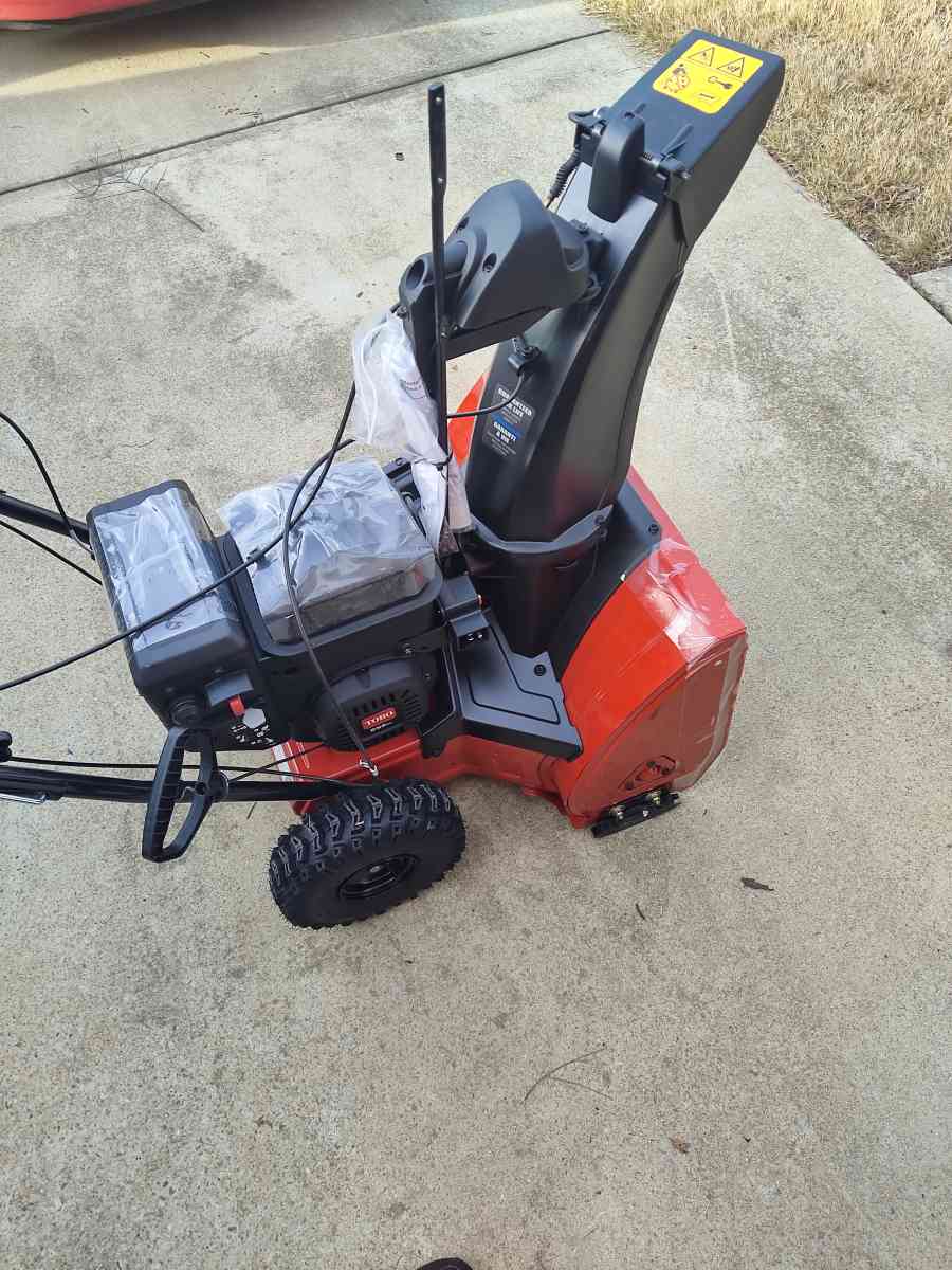 Toro SnowMaster 824 QXE - Fuquay Varina, North Carolina - FleaMarketBay