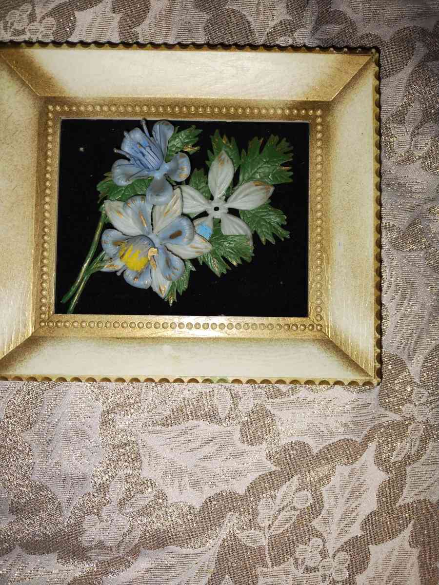 2 vintage pictures one pink and one light blue Flowers - Ridley Park, Pennsylvania - FleaMarketBay