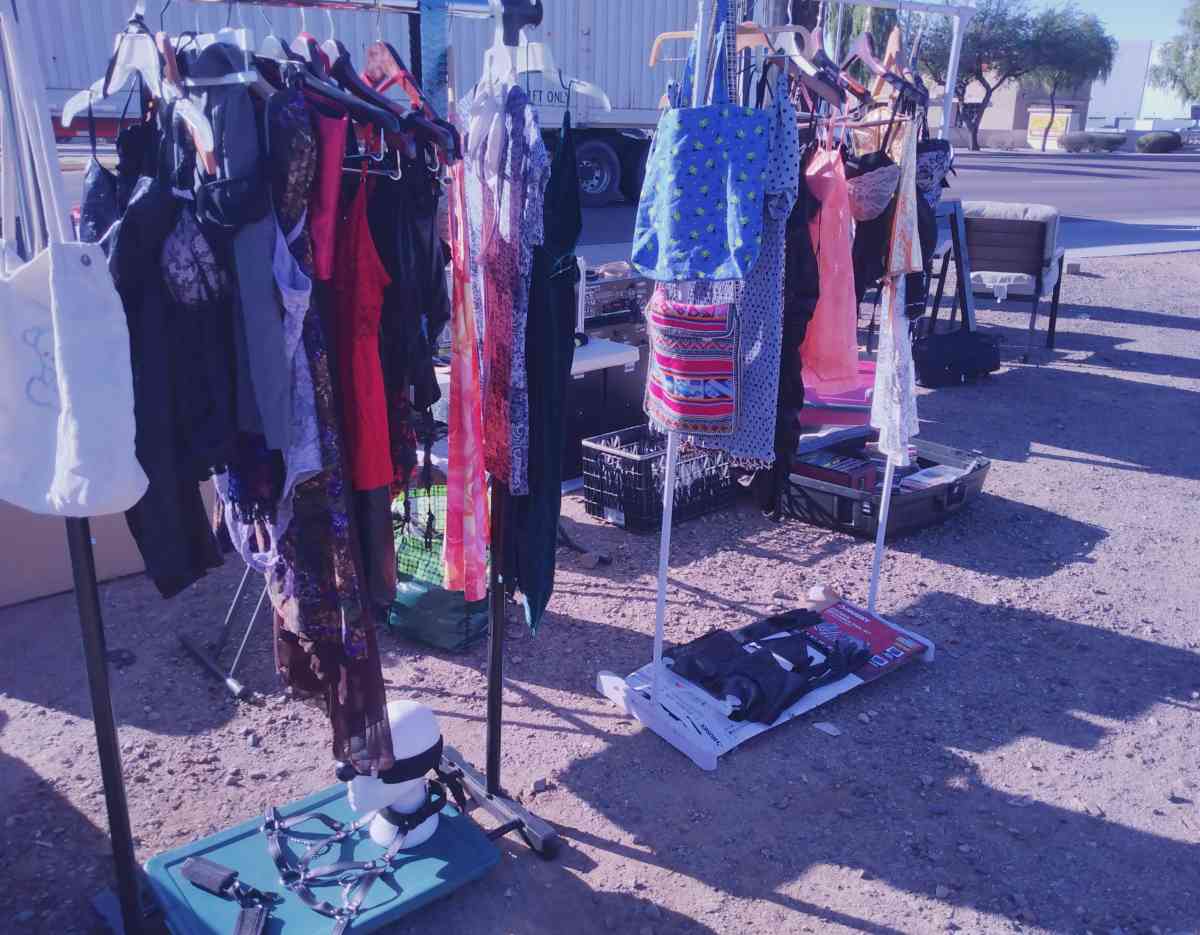 yard sale Staples parking lot on 43rd avenue and Camelback - Phoenix, Arizona - FleaMarketBay