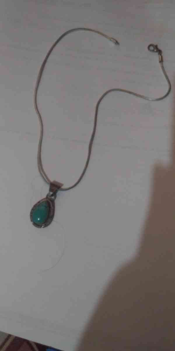 womens beautiful silver necklace throwing in pendant for fre - Yakima, Washington