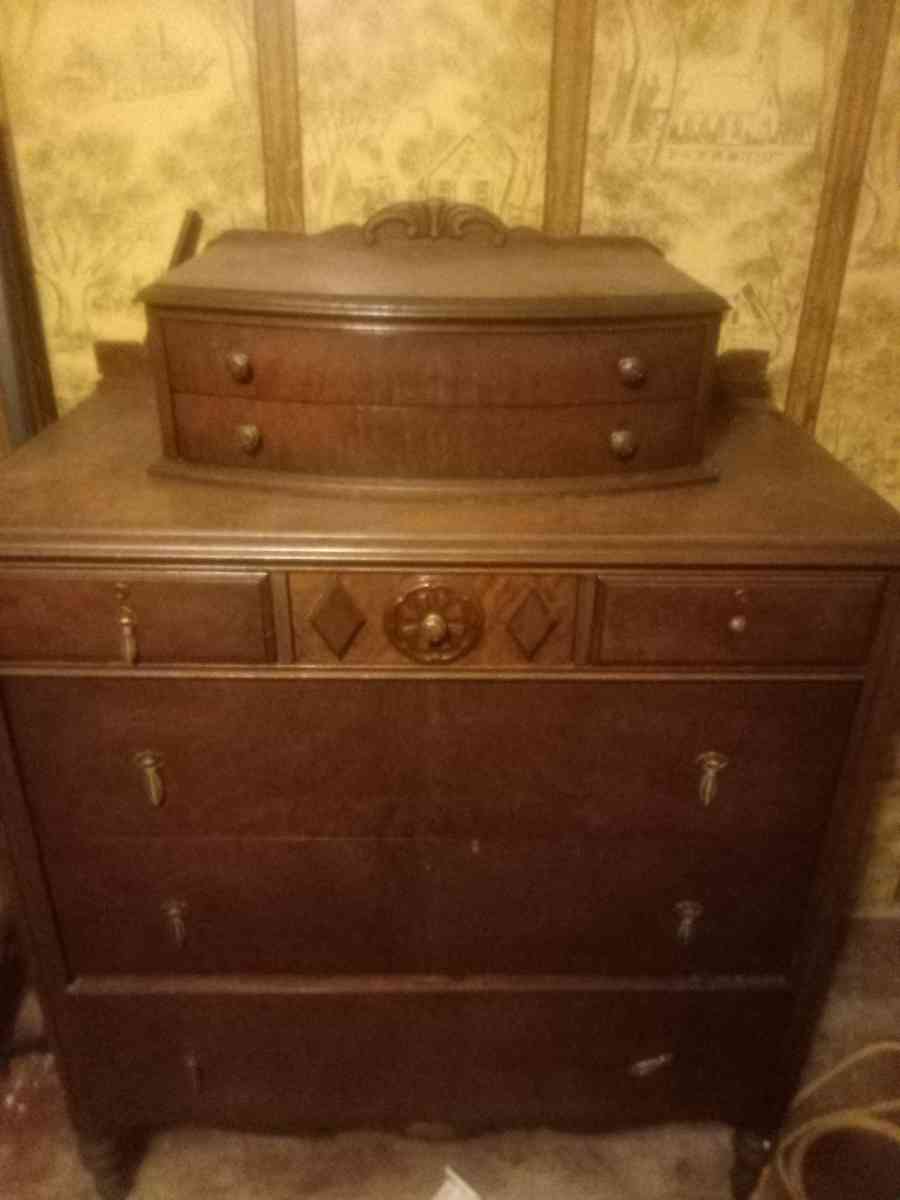 chest - Fairfield, Ohio - FleaMarketBay