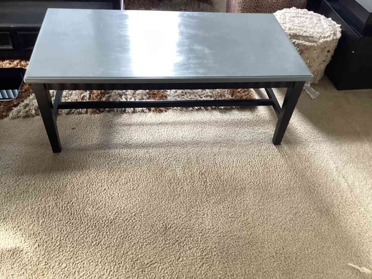 coffee table like very good - Alicia, Arkansas - FleaMarketBay