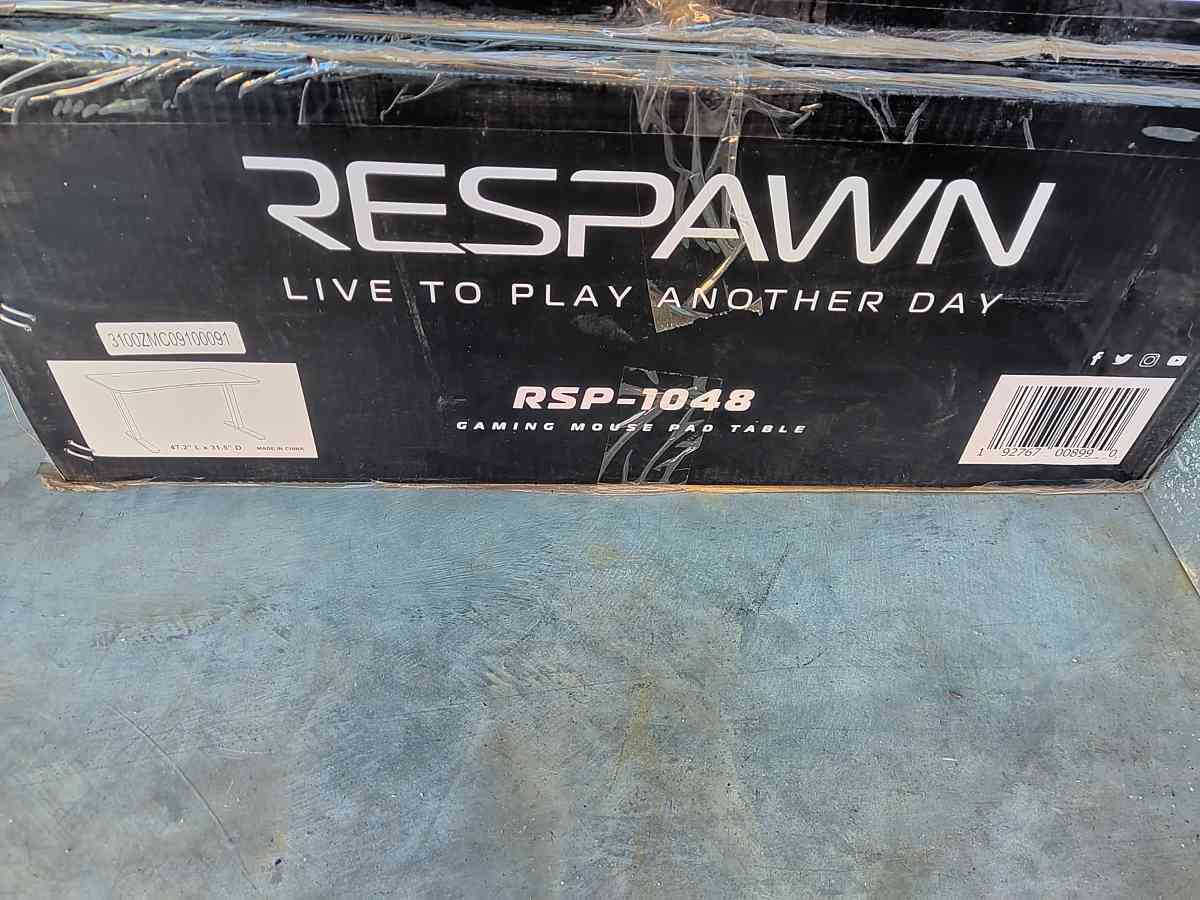 Respawn Rsp1048 48 inch Gaming Table with Gaming Mouse Pad - Fuquay Varina, North Carolina - FleaMarketBay