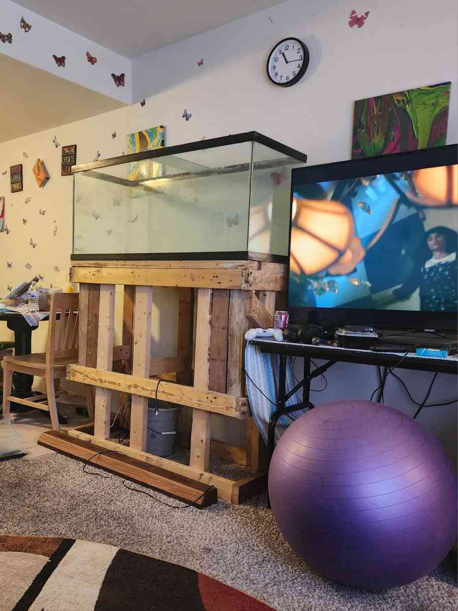 70 gallon Fish Tank - Mishawaka, Indiana - FleaMarketBay