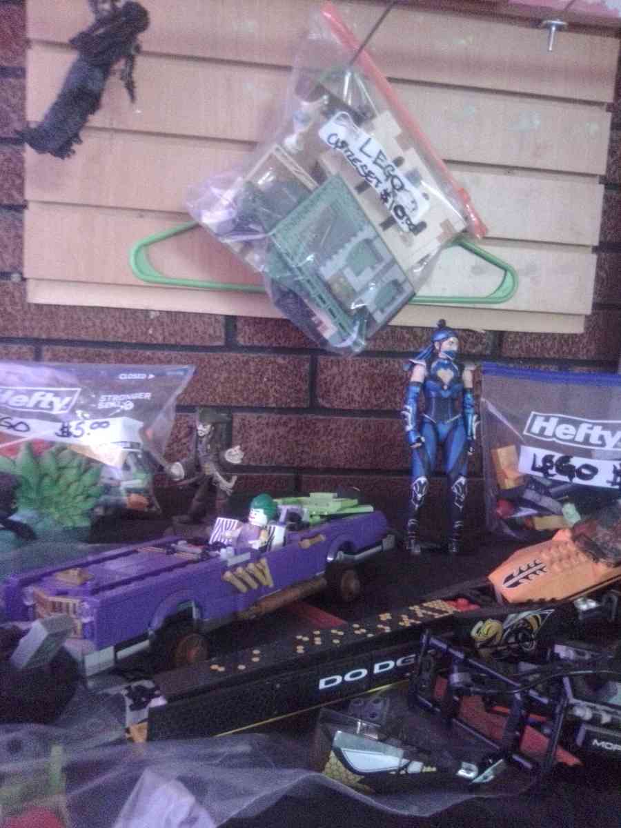 LEGO sets figurens and toys and collectibles - Asheville, North Carolina - FleaMarketBay