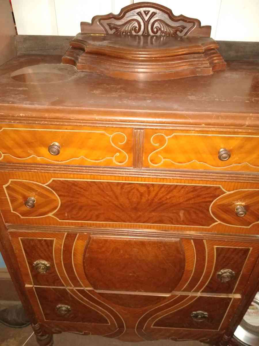 chest - Fairfield, Ohio - FleaMarketBay