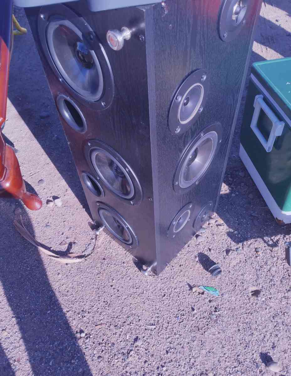 yard sale Staples parking lot on 43rd avenue and Camelback - Phoenix, Arizona - FleaMarketBay