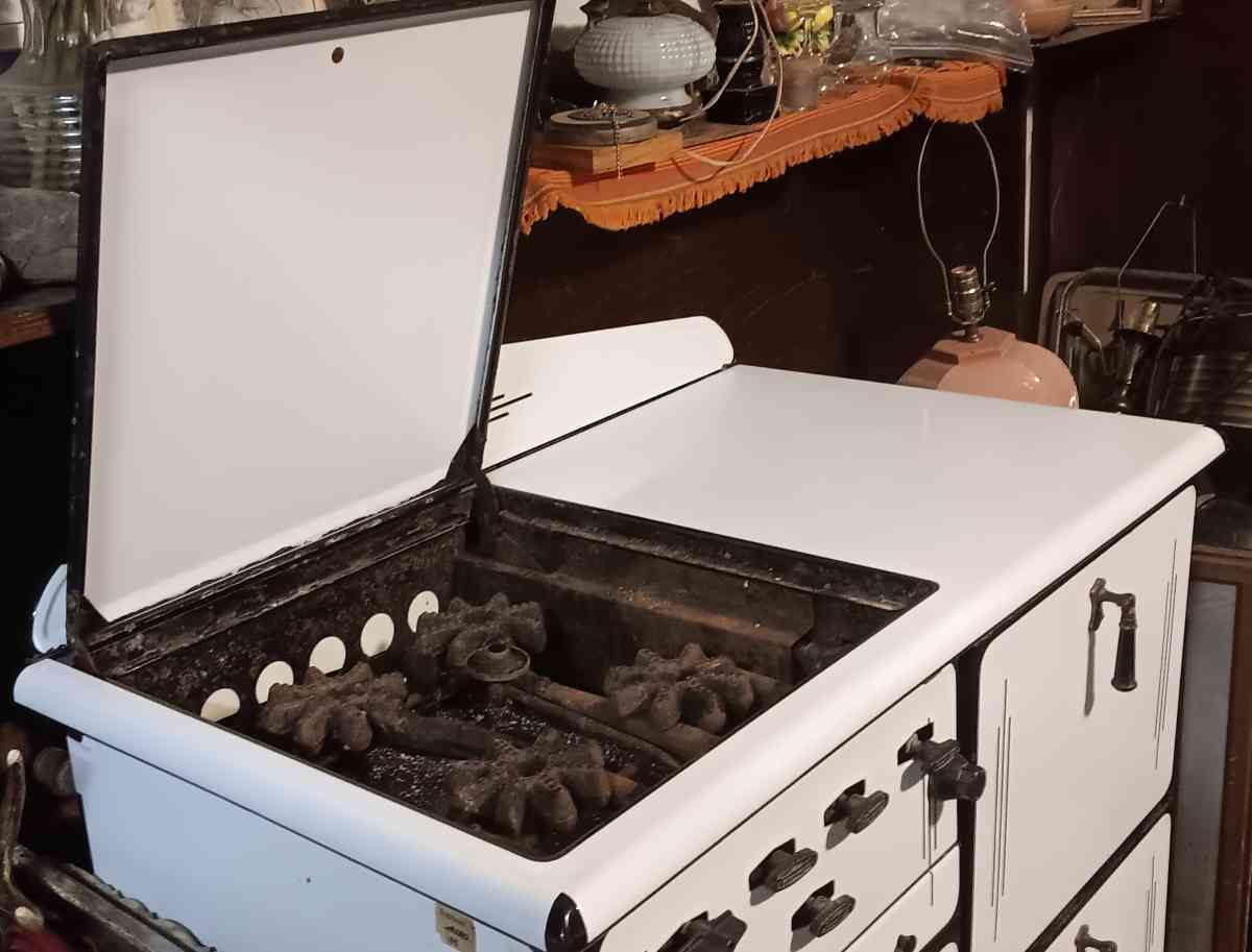 Gas Stove1950s 1960s - Hot Springs Village, Arkansas