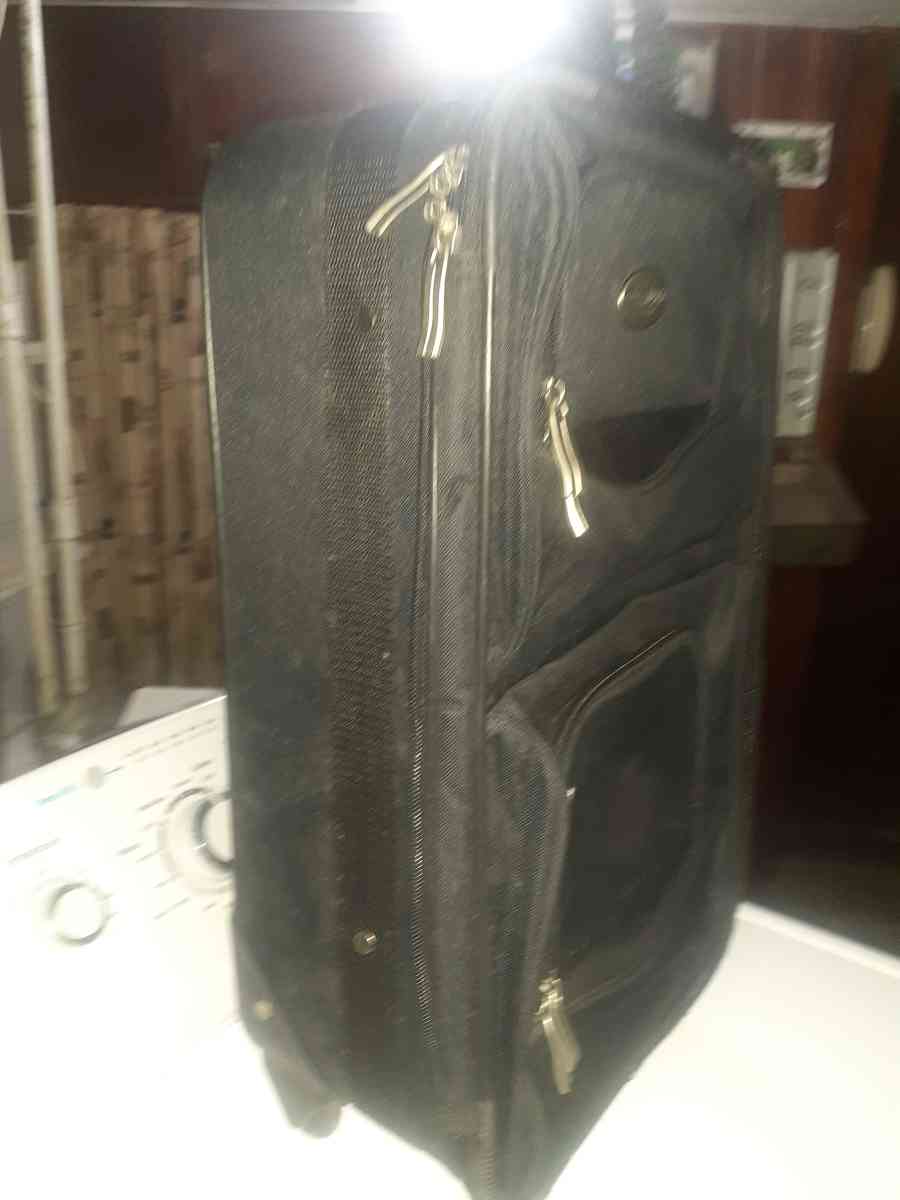 Overland Texas Suitcase - Detroit, Michigan - FleaMarketBay