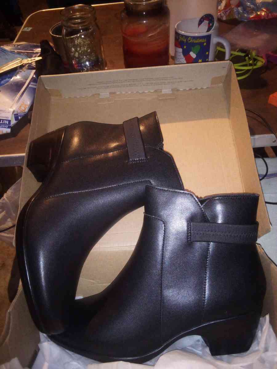 Emily Holly Black Leather - Phillipsburg, New Jersey - FleaMarketBay