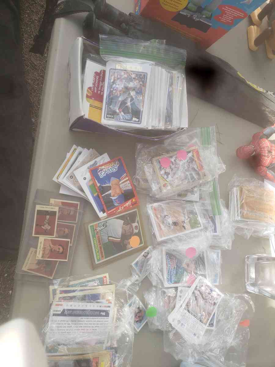 antiques collectables model cars knives dolls clothes shoes - Tucson, Arizona - FleaMarketBay