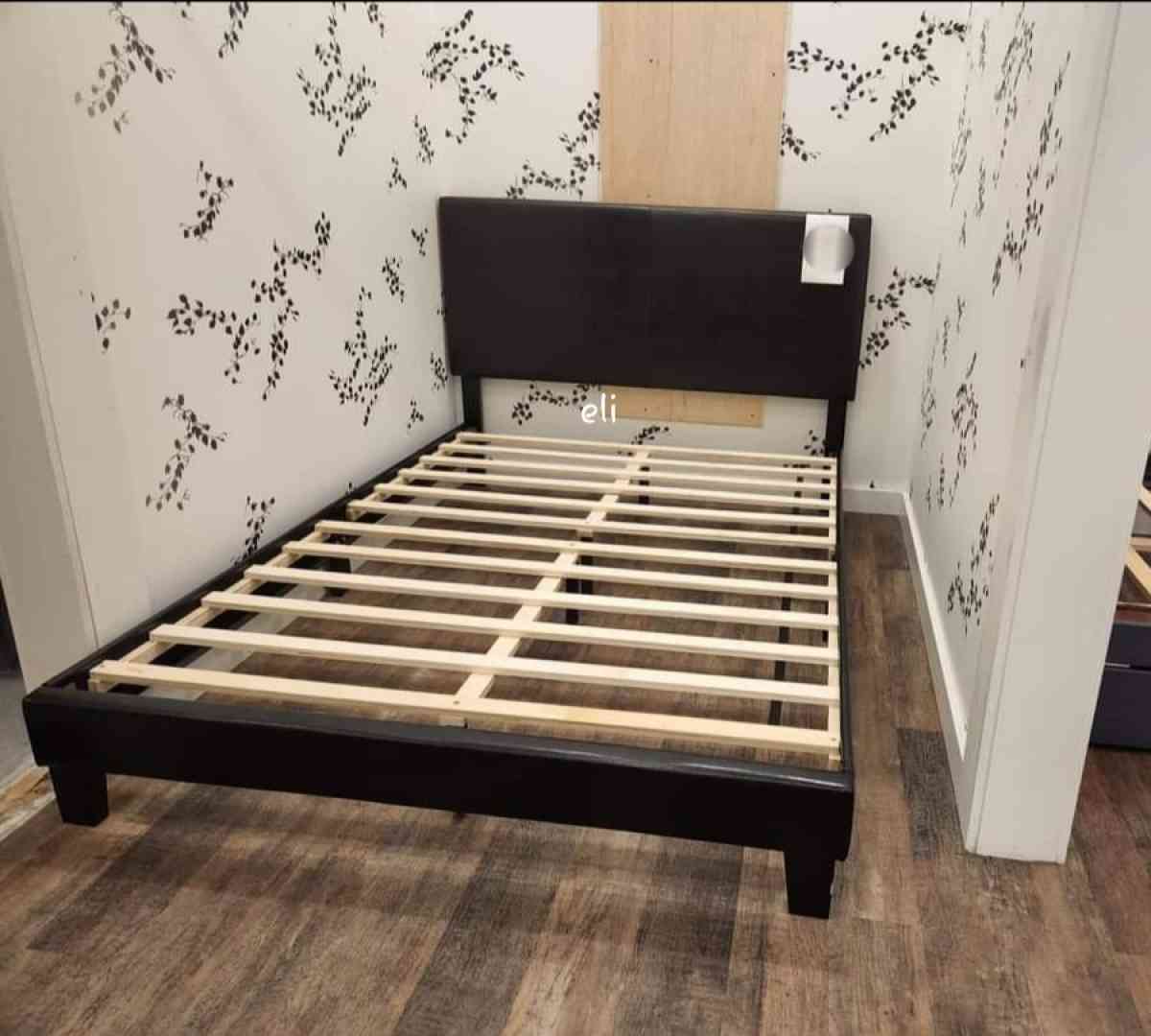 Black PU Leather Queen Upholstered Bed Frame Cama - Houston, Texas - FleaMarketBay