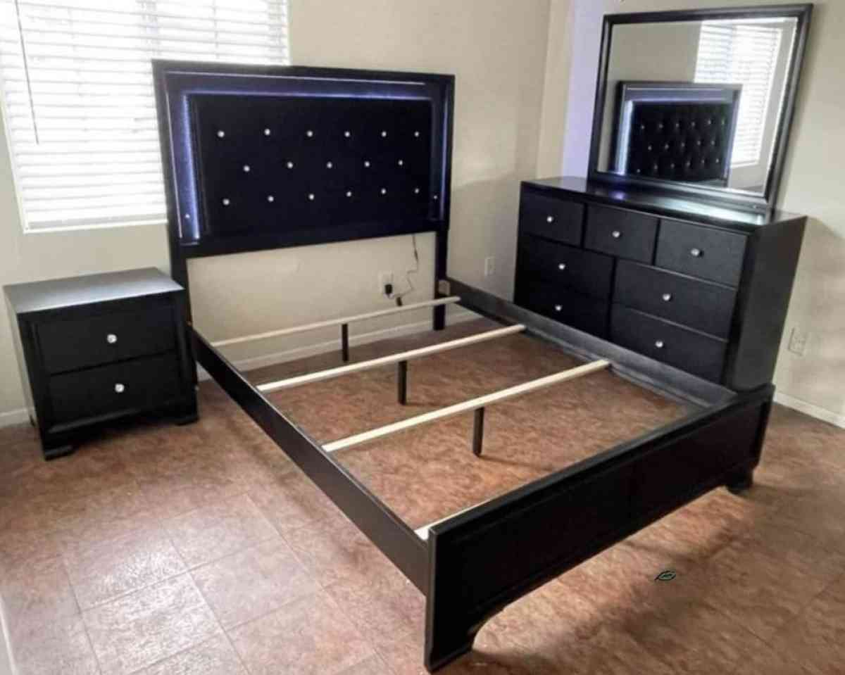 Black Led Upholstered bedroom set - Houston, Texas