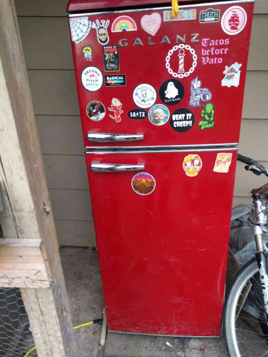 vintage refrigerator - San Antonio, Texas - FleaMarketBay