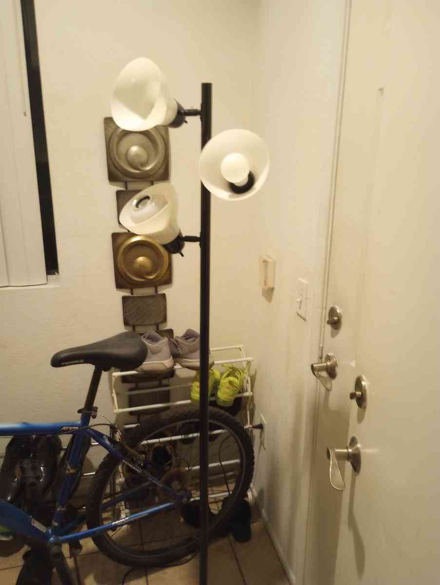 lamp like new - Alicia, Arkansas - FleaMarketBay