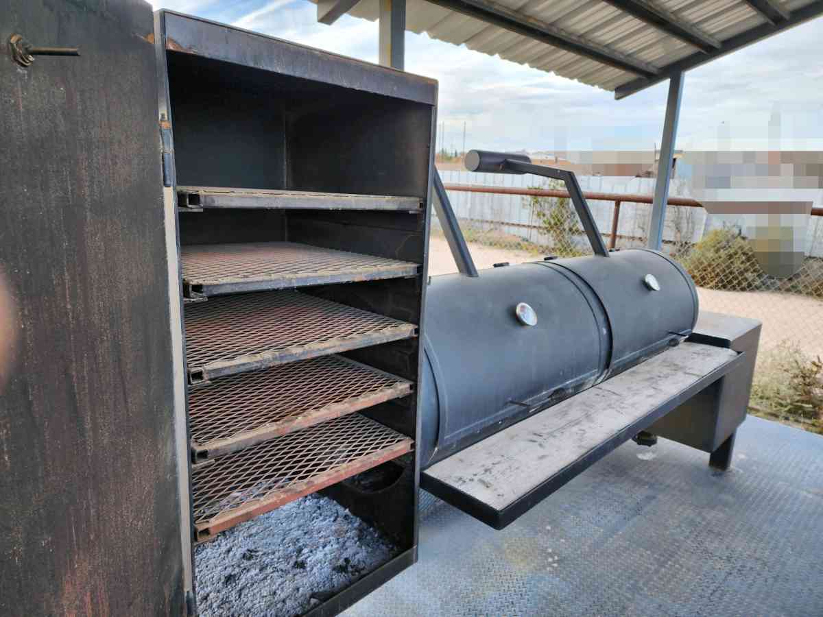 BBQ pit with trailer - Odessa, Texas - FleaMarketBay